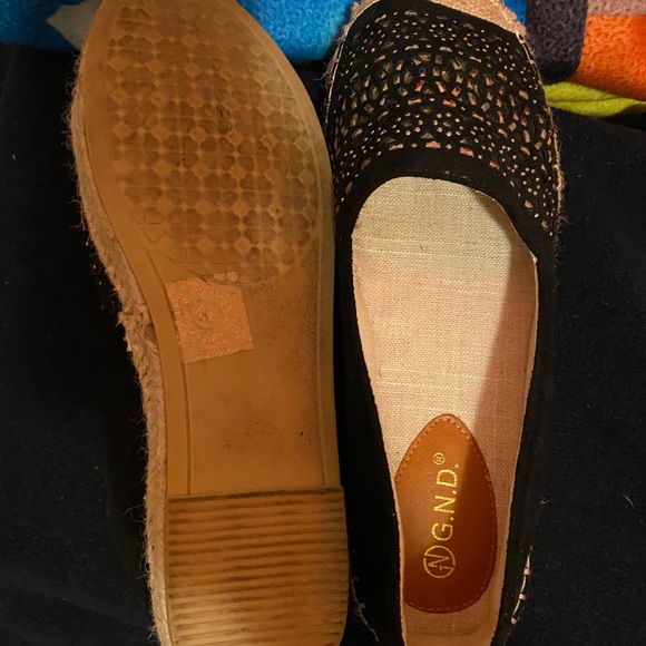 Shoes - Picture 7 of 8